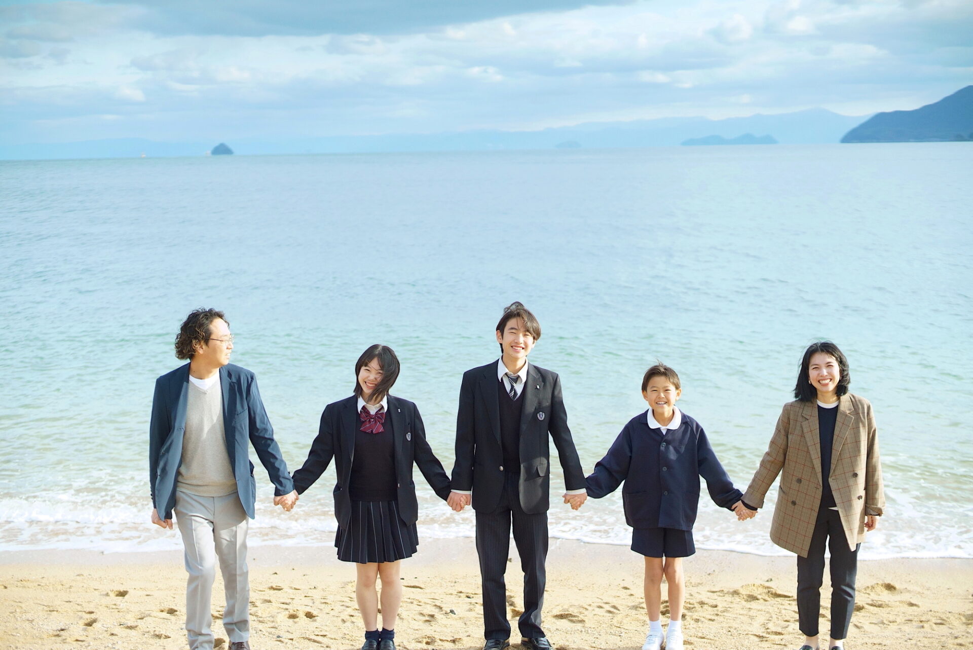 尾道の海で卒業記念と家族写真